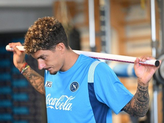 Capitan Di Lorenzo al raduno del Napoli